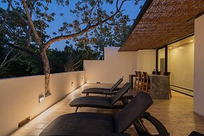 Twelve O’Clock Luxury Villas