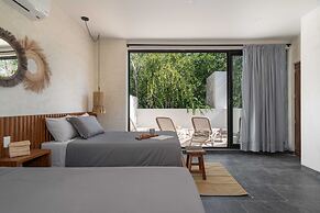 Twelve O’Clock Luxury Villas