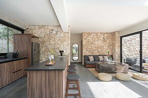 Twelve O’Clock Luxury Villas