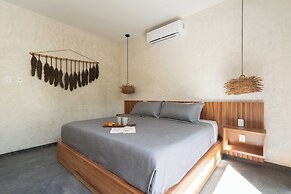 Twelve O’Clock Luxury Villas