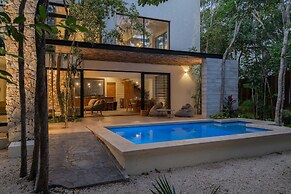 Twelve O’Clock Luxury Villas