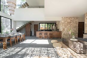 Twelve O’Clock Luxury Villas