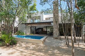 Twelve O’Clock Luxury Villas