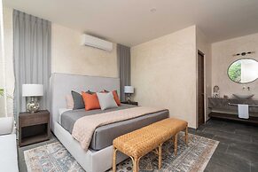 Twelve O’Clock Luxury Villas