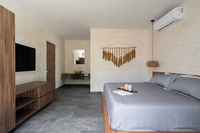 Twelve O’Clock Luxury Villas