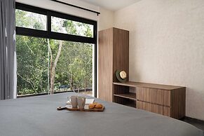 Twelve O’Clock Luxury Villas