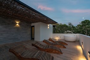 Twelve O’Clock Luxury Villas