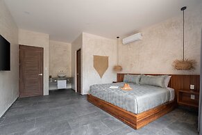 Twelve O’Clock Luxury Villas