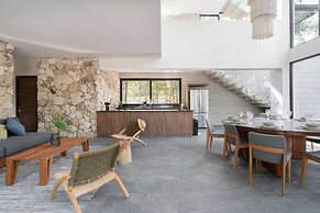 Twelve O’Clock Luxury Villas