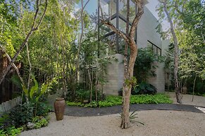 Twelve O’Clock Luxury Villas