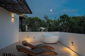 Twelve O’Clock Luxury Villas