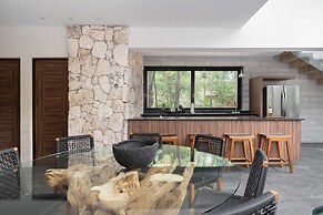 Twelve O’Clock Luxury Villas