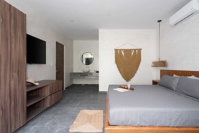 Twelve O’Clock Luxury Villas