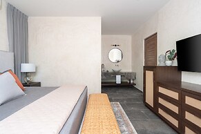 Twelve O’Clock Luxury Villas