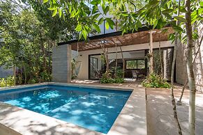 Twelve O’Clock Luxury Villas