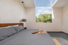 Twelve O’Clock Luxury Villas