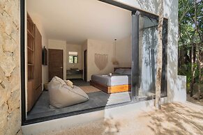 Twelve O’Clock Luxury Villas