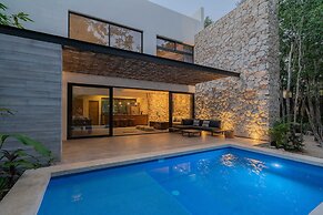 Twelve O’Clock Luxury Villas