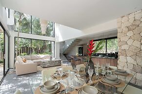 Twelve O’Clock Luxury Villas