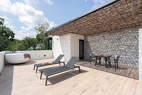 Twelve O’Clock Luxury Villas