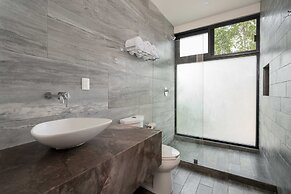 Twelve O’Clock Luxury Villas