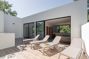 Twelve O’Clock Luxury Villas