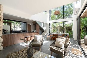 Twelve O’Clock Luxury Villas