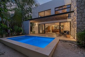 Twelve O’Clock Luxury Villas