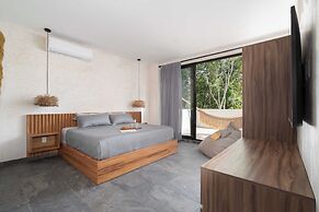 Twelve O’Clock Luxury Villas