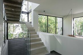 Twelve O’Clock Luxury Villas