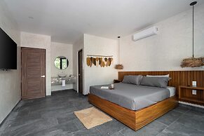 Twelve O’Clock Luxury Villas