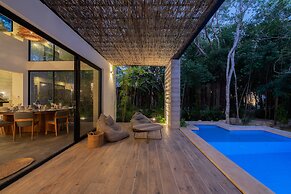 Twelve O’Clock Luxury Villas