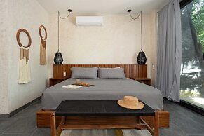 Twelve O’Clock Luxury Villas