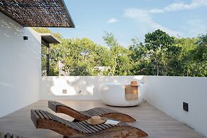 Twelve O’Clock Luxury Villas