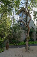 Twelve O’Clock Luxury Villas