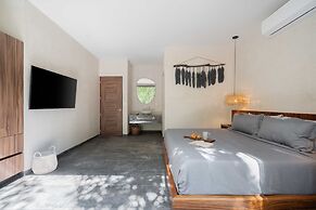 Twelve O’Clock Luxury Villas