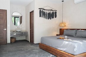 Twelve O’Clock Luxury Villas