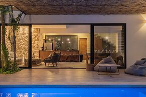 Twelve O’Clock Luxury Villas