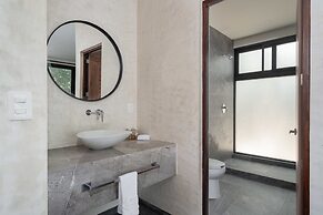 Twelve O’Clock Luxury Villas