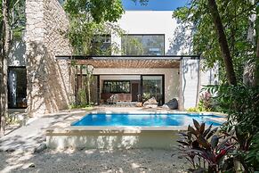 Twelve O’Clock Luxury Villas