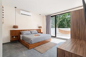 Twelve O’Clock Luxury Villas