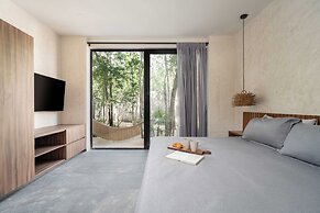 Twelve O’Clock Luxury Villas