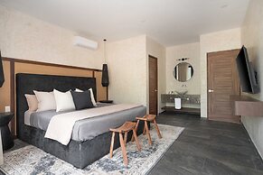 Twelve O’Clock Luxury Villas