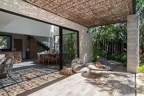 Twelve O’Clock Luxury Villas