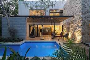 Twelve O’Clock Luxury Villas