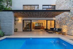 Twelve O’Clock Luxury Villas