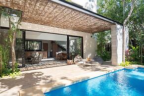 Twelve O’Clock Luxury Villas