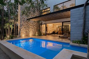 Twelve O’Clock Luxury Villas