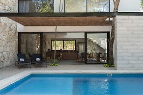 Twelve O’Clock Luxury Villas