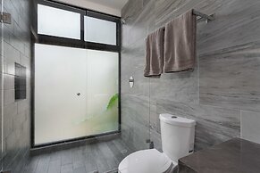 Twelve O’Clock Luxury Villas